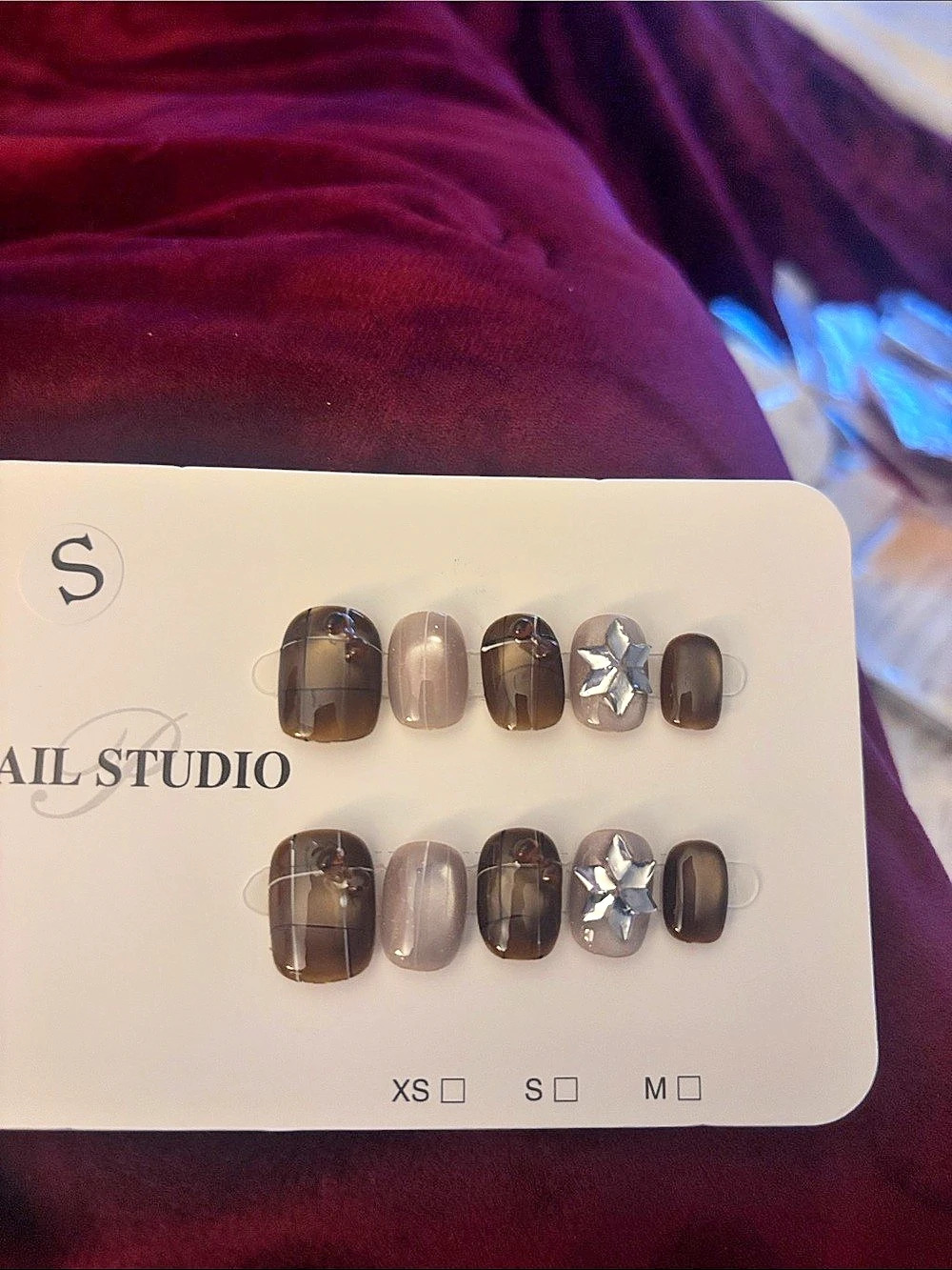 Nail Studio Press-On Nails Brown & Gold